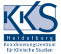 Logo des KKS Heidelberg, Koordinierungszentrum für Klinische Studien, in Blau und Weiß.