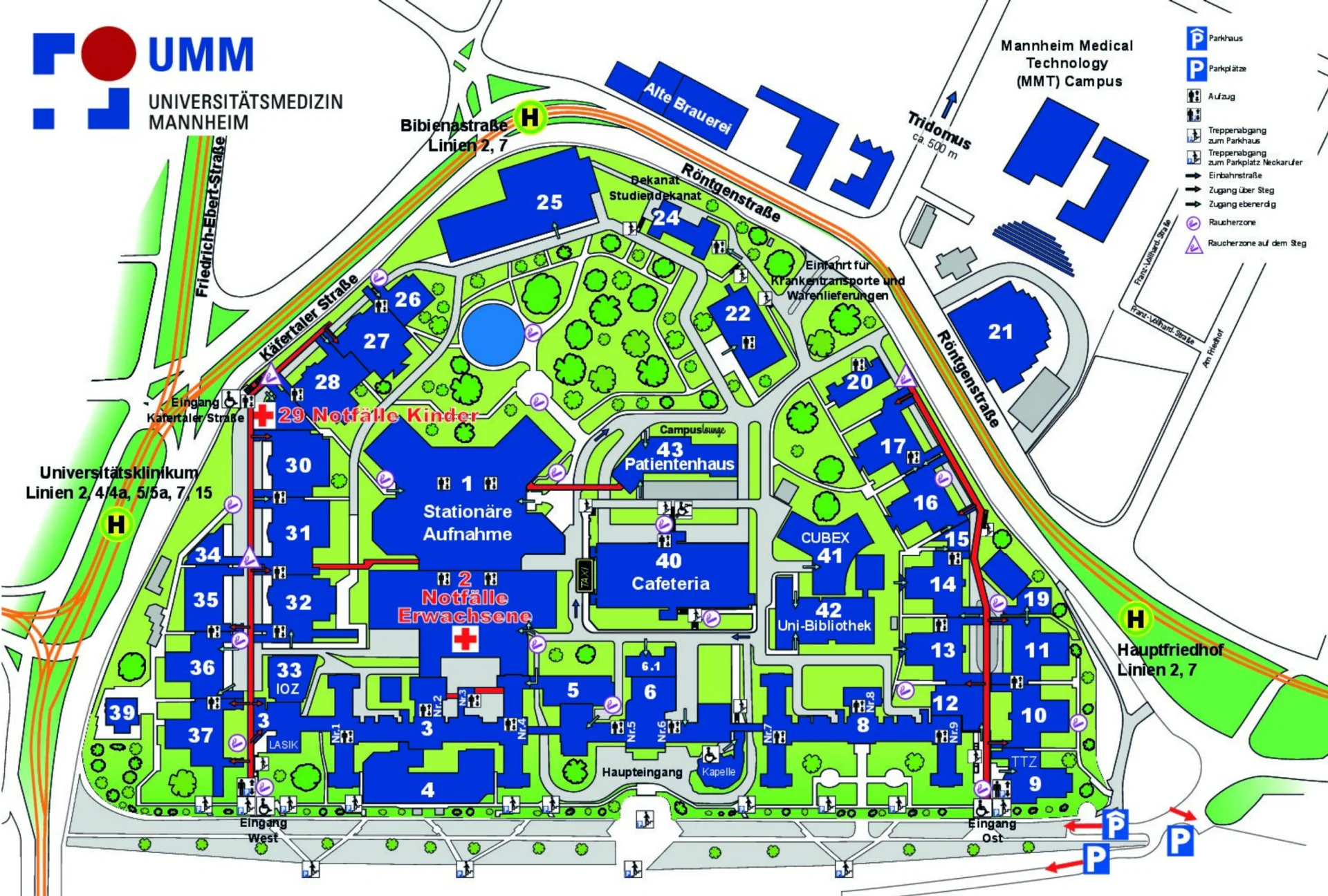 Karte des Universitätsklinikums Mannheim mit Gebäuden, Notaufnahmen und Parkplätzen, in Blau und Grün dargestellt.